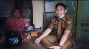 Peduli Warganya, Kades Kelakik Langsung Salurkan Bantuan GD Foundation