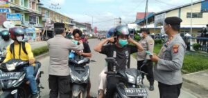 Siaga On Call Regu 4 Polres Melawi Gelar Mobile Masker