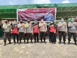 Polres Melawi dan Polsek Belimbing Bekerjasama Dengan Dinkes Buka Gerai Vaksinasi Presisi di Desa Batu Nanta