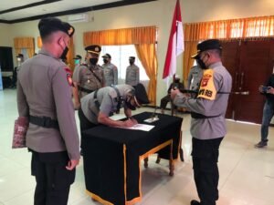 Kapolres Melawi Pimpin Sertijab Kapolsek Sayan, Dengan Menerapkan Protokol Kesehatan Secara Ketat