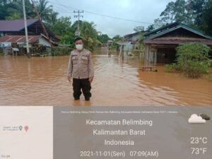 Kapolsek Belimbing Tinjau Titik Lokasi Banjir di Wilayah Kecamatan Belimbing dan Belimbing Hulu