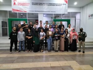 Penyerahan Putra-Putri Melawi Dapat  Beasiswa BPDPKS dari DPD Apasindo Melawi ke DPW Apkasindo Kalbar Bersama DISBUNNAK Kalbar