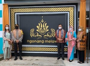 Ngonang Melawi Pusat Oleh-oleh