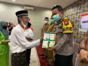 MABM Melawi Launching Buku Adat Istiadat Demi Generasi Penerus