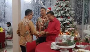 Perayaan Natal Dimasa Pandemi, Tidak Mengurangi Rasa Suka Cita. Wabup Melawi Tetap Terima Tamu