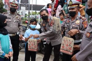 Kapolres Melawi Tinjau Pelaksanaan Vaksinasi Merdeka Anak Di SDN 01 Nanga Pinoh