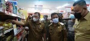 Bupati dan Wakil Bupati Melawi Monitoring Harga Minyak Goreng