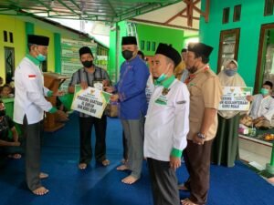 Dihadiri Bupati, BAZNAS Melawi Salurkan Bantuan