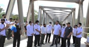 Tinjau Jembatan Melawi II, Bupati Melawi Pastikan Pengerjaan Rampung Dibulan Maret