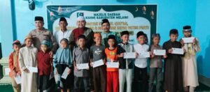 KAHMI dan HMI Melawi Gelar Bukber Serta Salurkan Infaq Kepada Anak Yatim