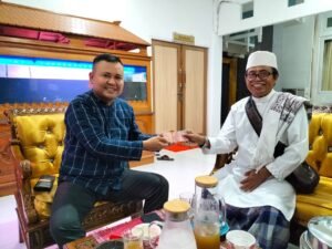 Bupati Melawi Bayar Zakat Fitrah dan Infaq Melalui UPZ Masjid Ash Sholihin