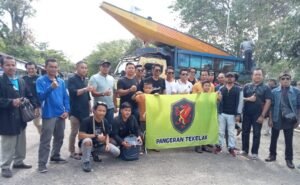 Anggota DPRD Provinsi Kalbar Didampingi Ketua KONI Melawi Lepas Keberangkatan Tim Dayung Dragon Boat, Ikuti Festival Air Kapuas 2022 Sintang