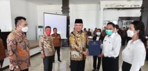 Bupati Melawi Serahkan SK CPNS dan SK PPPK TA. 2021