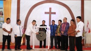 Bupati Buka KKR di GKII Daerah Melawi Hilir