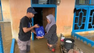 GD Nusantara Beri Bantuan Korban Banjir Melawi