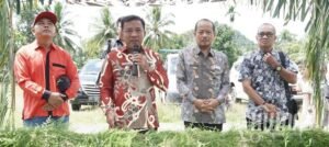 Wabup Kluisen Lakukan Peletakan Batu Pertama Pembangunan Rumdis Gembala Sidang Gereja GKII Tiranus Poring