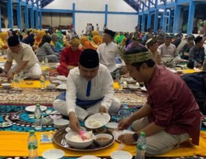 Lestarikan Tradisi Melayu, Bupati Dadi Makan Saprahan Bersama Warga