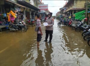 Waspada Banjir, Satbinmas Polres Melawi Berikan Imbauan
