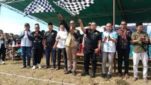 Kapolres Melawi Buka Lomba Sampan Tradisional