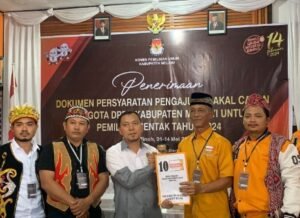 DPC HANURA Kabupaten Melawi Serahkan Daftar Bacaleg Ke KPU