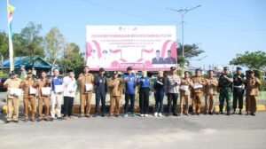 Bagi-Bagi Bendera, Bupati Dadi: Memperkuat Rasa Persatuan Dan Kesatuan Serta Semangat Nasionalisme