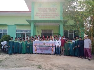 DPD IKM Melawi Salurkan Bantuan ke Ponpes Syaikh Zainuddin dan Ponpes Nurul Yaqin