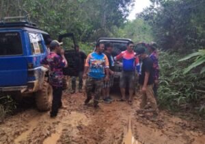 Bupati Melawi Tinjau Langsung Rencana Pengerjaan Jalan UPJJ 2024 Wilayah Pinoh Selatan