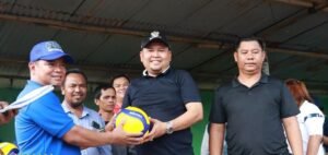 Bupati Melawi Buka Turnamen Voli Pemuda Cup 2 Desa Guhung