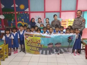 Sat Lantas Polres Melawi Menggelar Kegiatan Polisi Sahabat Anak di TK Dharma Wanita Dalam Menjaga Keamanan dan Ketertiban