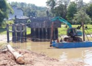 Bupati Melawi Tinjau Kelanjutan Pembangunan Jembatan Sungai Pinoh II