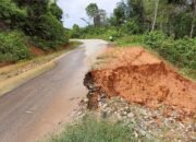 Longsor Jalan Provinsi Desa Lingkar Indah, Warga Minta Penanganan Cepat