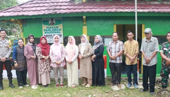 Pjs. Bupati Melawi Ziarah ke Makam Abdul Kadir Gelar Raden Temenggung Setia Pahlawan