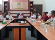 Masyarakat Desa Mandau Baru dan Mekar Pelita Gelar Aksi Protes di Kantor Bupati Melawi Terkait Aktivitas Perusahaan HTI