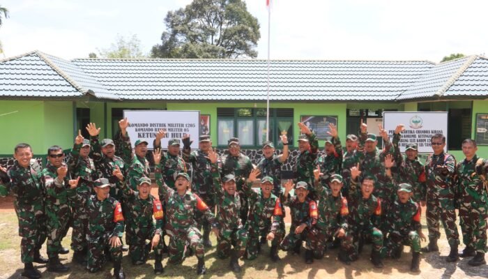 Kunjungi Koramil 05/Ketungau Hulu, Pangdam XII/Tpr Tekankan Kepada Babinsa Jaga Netralitas TNI