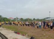 Ribuan Warga Meriahkan Senam Sehat HUT Ke-60 Partai Golkar di Stadion Nanga Pinoh