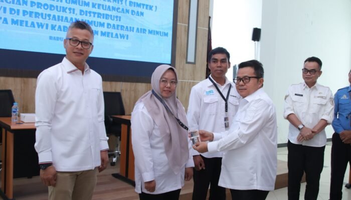 Wakil Bupati Melawi Buka Bimtek SDM Perumdam Tirta Melawi 2025