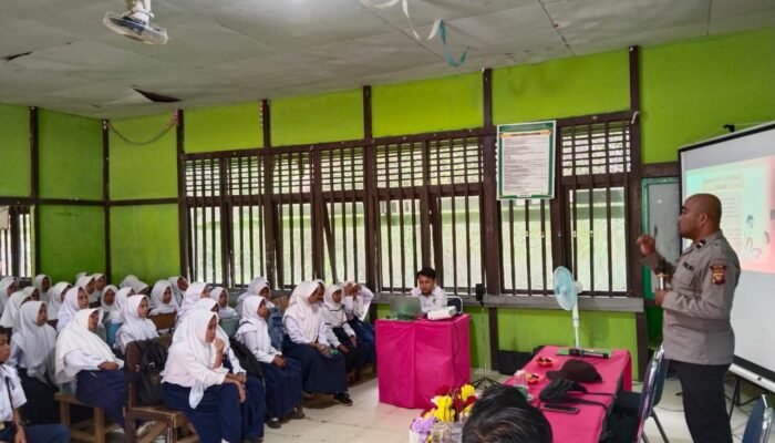 Polsek Kota Baru Edukasi Siswa MTsN 1 Melawi tentang Bahaya Bullying