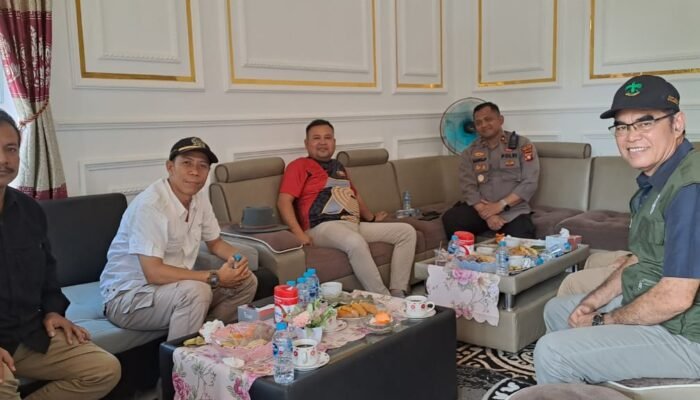 Rumah Pimred Warta Melawi Didatangi Pejabat Tinggi, Dari Bupati hingga Kapolres