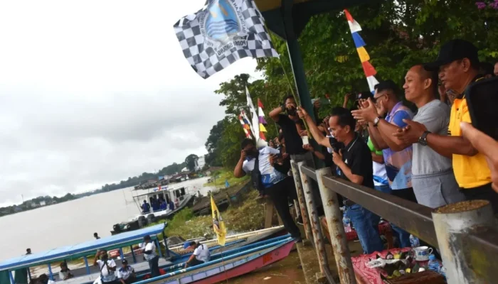 Pembukaan Open Turnamen Sampan Bidar Meriahkan HUT ke-80 RI di Sintang