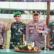 Kapolres Melawi Bawa Tumpeng, Beri Ucapan Selamat untuk TNI