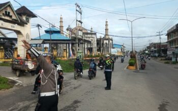 Setiap Pagi, Polisi Turun ke Jalan! Satlantas Melawi Siaga di Titik Rawan Macet