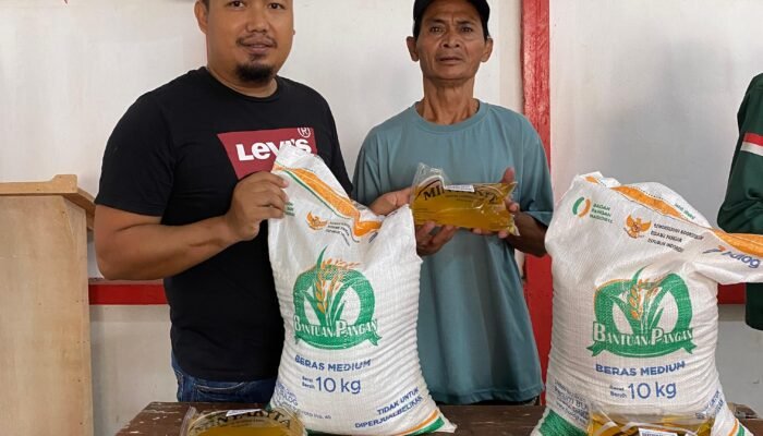 Pemdes Mekar Pelita Distribusikan Bantuan Pangan ke 73 KPM