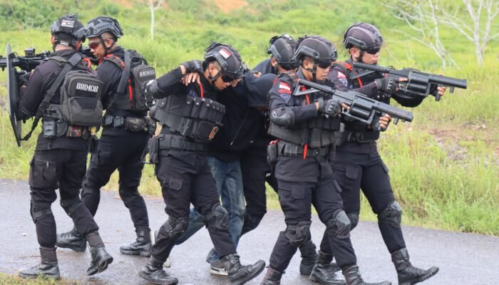 Situasi Memanas, Kapolres Melawi Pimpin Pengamanan Aksi Unjuk Rasa