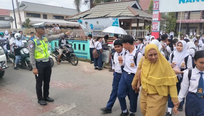 Perkuat Pelayanan Lalu Lintas, Satlantas Polres Melawi Intensifkan Ploting Point Siang