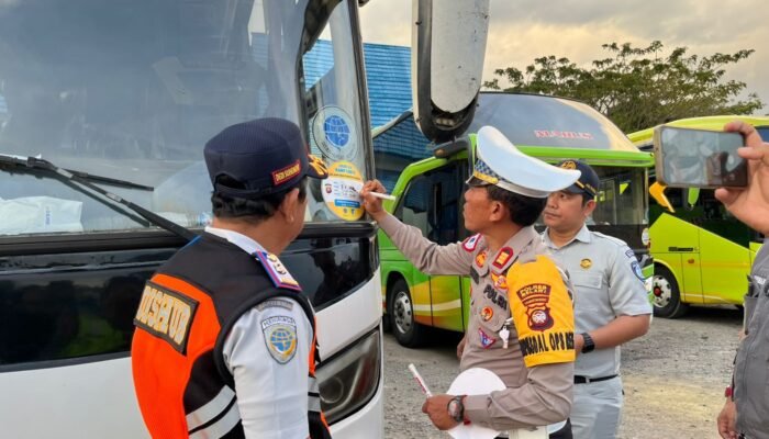 Ramcheck di Terminal Nanga Pinoh, Polres Melawi Pastikan Bus Umum Aman Beroperasi