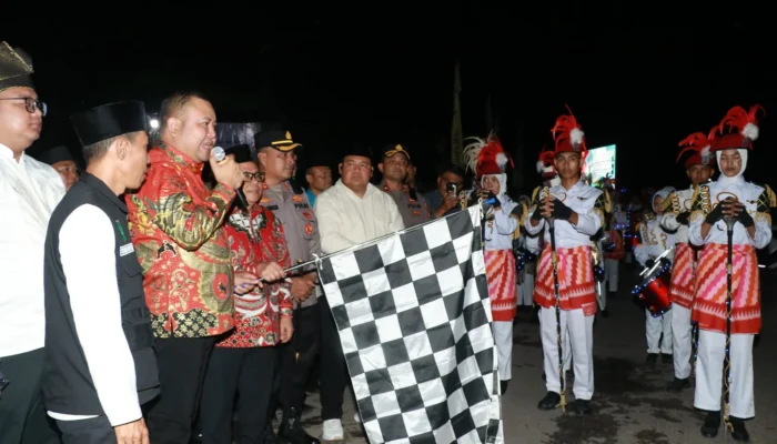 Pawai Obor Ramadan 1447 H di Melawi Meriah, Bupati Ajak Warga Perkuat Iman dan Kebersamaan