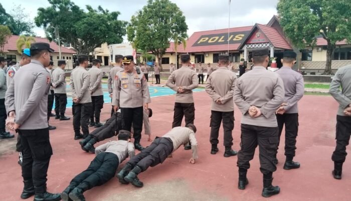 Kapolres Melawi Sidak Apel Pagi, Cek Langsung Disiplin dan Kesiapan Personel