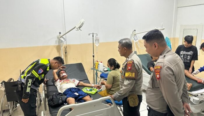 Respons Cepat Polres Melawi: Korban Kecelakaan di Titik Rawan Tanjung Tengang Langsung Dievakuasi ke RSUD