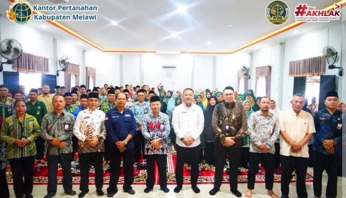 Kantor Pertanahan Melawi Hadiri Halal Bihalal Kemenag, Serahkan Sertipikat Wakaf