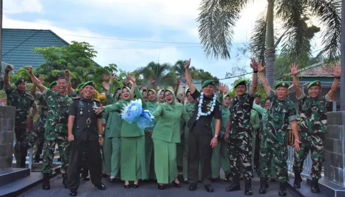 Tradisi Sakral Lepas Sambut Dandim 1205/Sintang, Perkuat Jiwa Korsa Prajurit